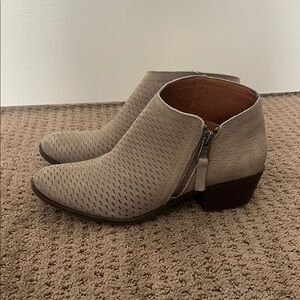 Lucky Brand Women's Beige Ankle Boots